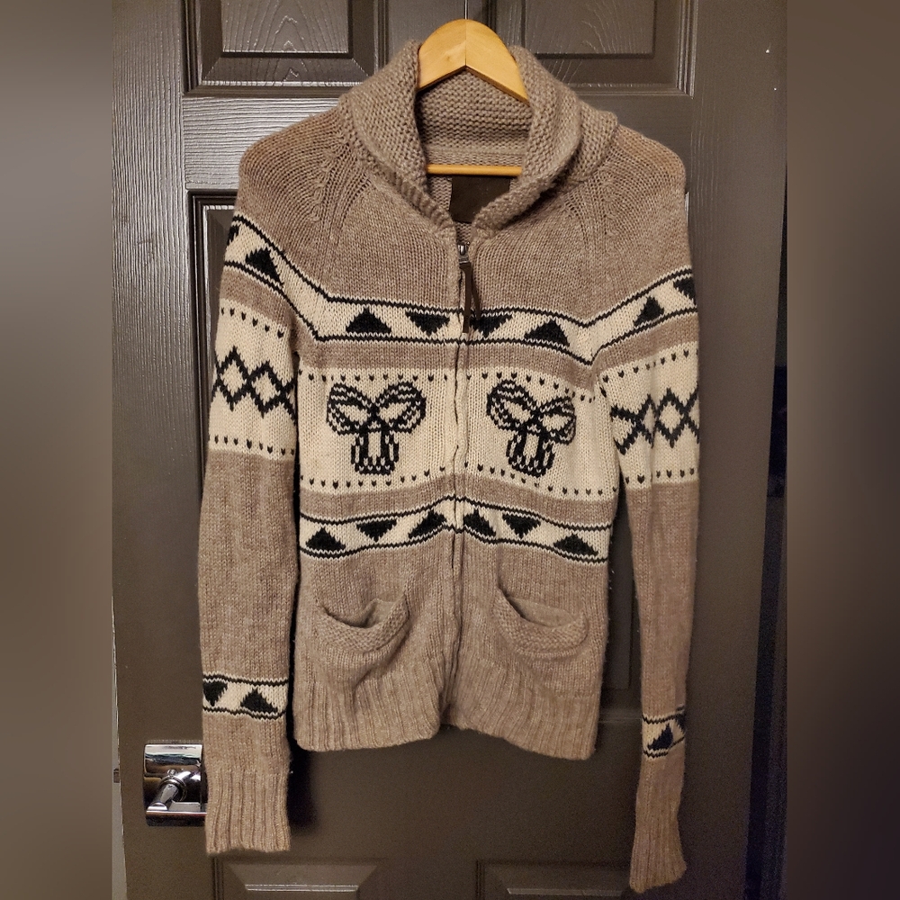 TNA 100% Lambswool sweater size M